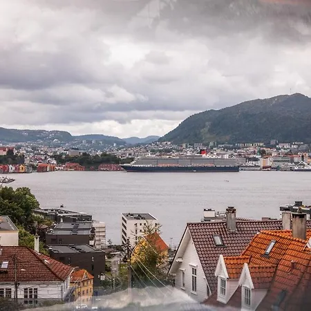 아파트 Top-floor W/great View *